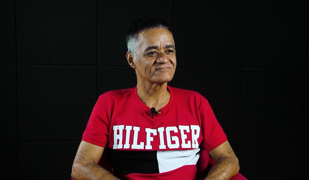 “Nos poemas, eu me derramo legal”